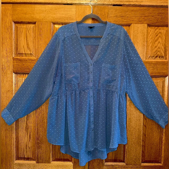 torrid Tops - Long sleeve Blue lightweight button up blouse